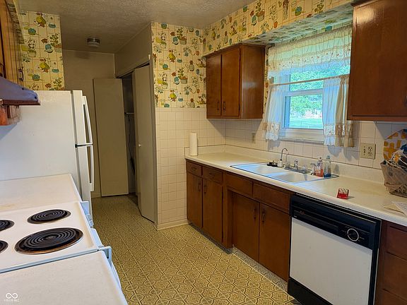 5th image of 6110 W 32nd Pl
