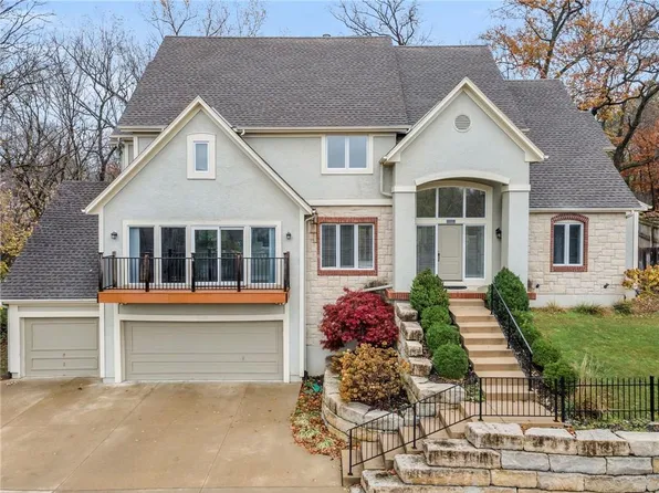 8309 NW Forest Dr, Weatherby Lake, MO 64152