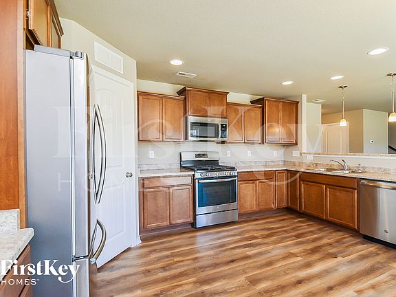 5th image of 7687 Benecia Dr
