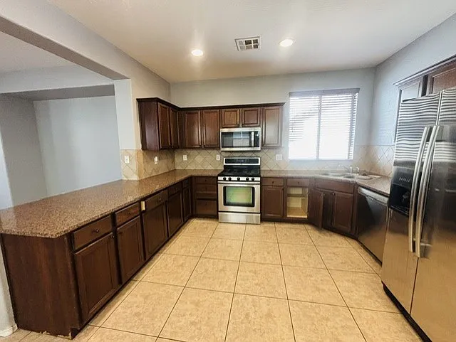 3 bed, 2.5 bath, 2356 sqft, $2,399 — Photo 2