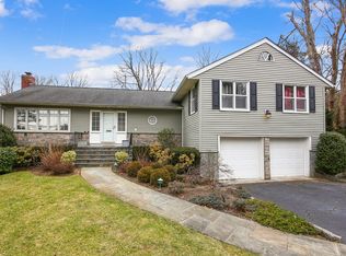 31 Mohegan Ln, Rye Brook, NY 10573