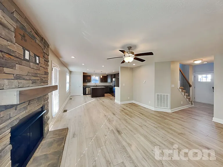 189 Bonnell Dr — Photo 3