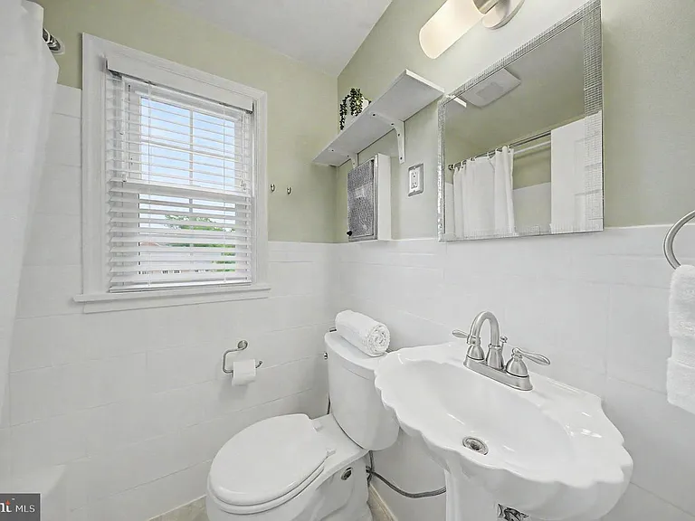 6607 Potomac Ave #C2 — Photo 9