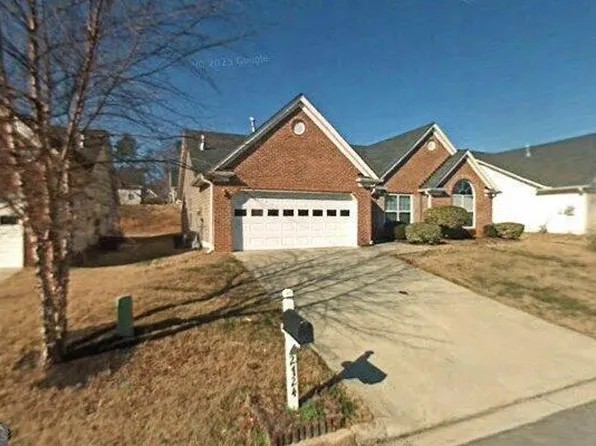 2724 Hillvale Cove Dr, Lithonia, GA 30058