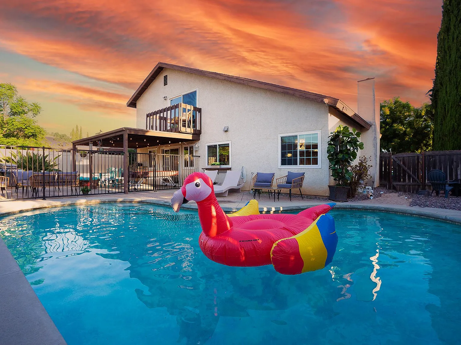 458 Las Brisas Dr — Photo 1