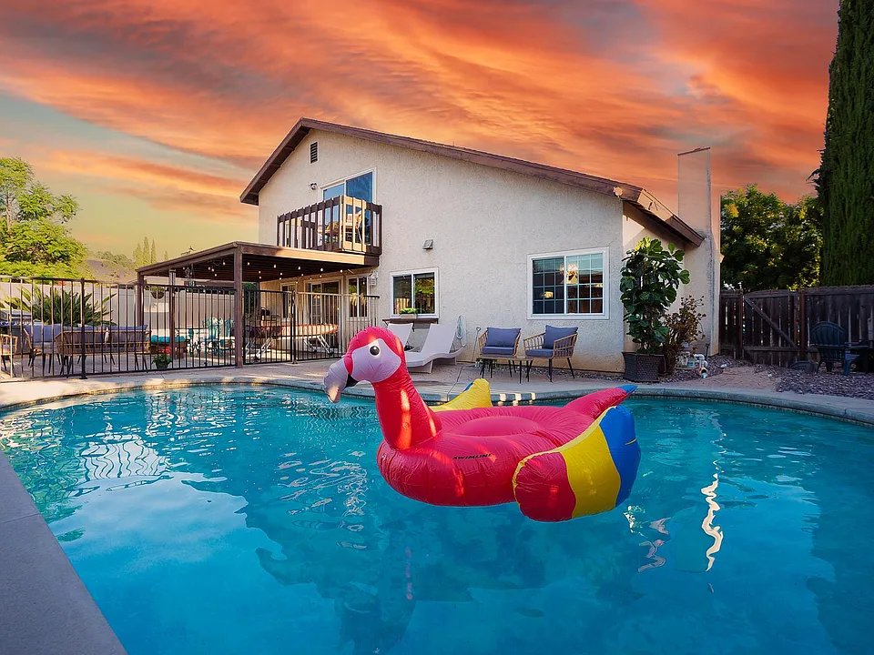 458 Las Brisas Dr
