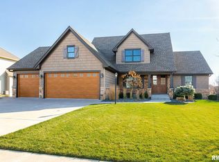 6463 Cardinal Rd, Bettendorf, IA 52722