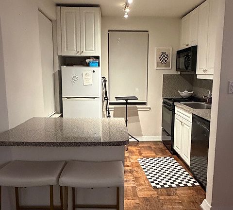 4th image of 157 E 18th St APT 1G