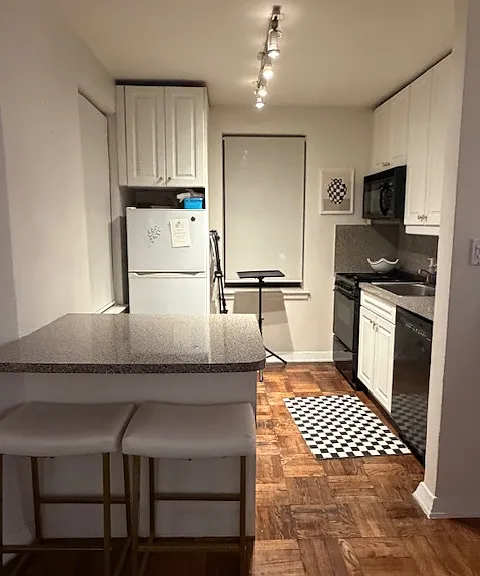 157 E 18th St #1G — Photo 4