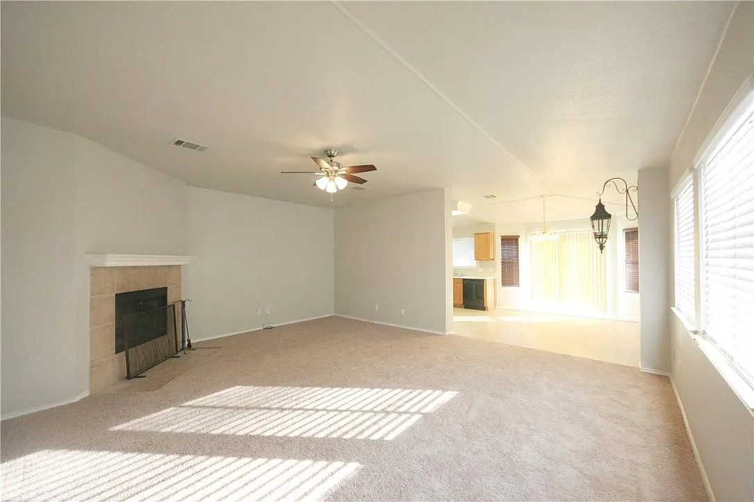 3 bed, 2.0 bath, 1513 sqft, $1,895 — Photo 3