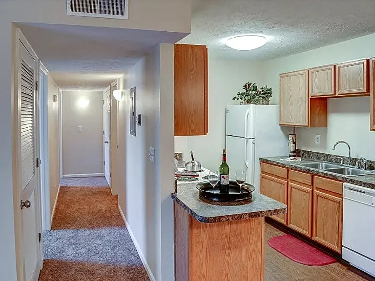Shelbyville Place — Photo 9