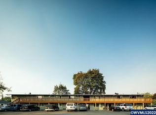 948 S 6th St, Cottage Grove, OR 97424