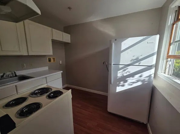 35 Lebanon St APT D, Sanford, ME 04073