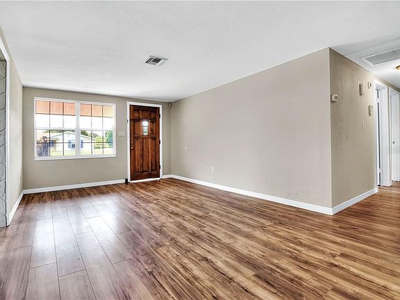 5th image of 4826 Melody Ln