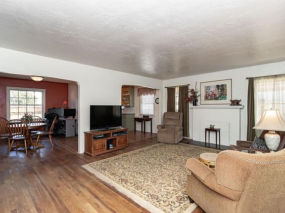 3rd image of 4741 E Washington Ave