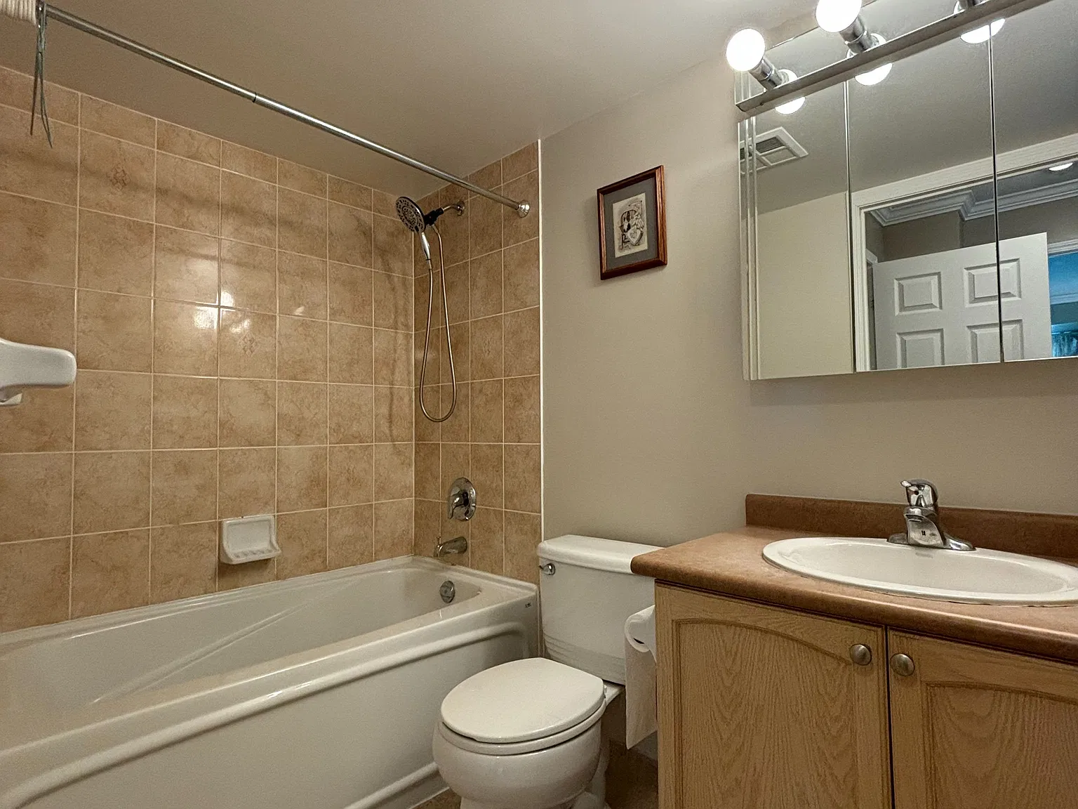 23 Oneida Cres — Photo 4
