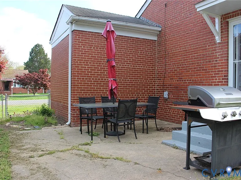 2300 Farrand St — Photo 21