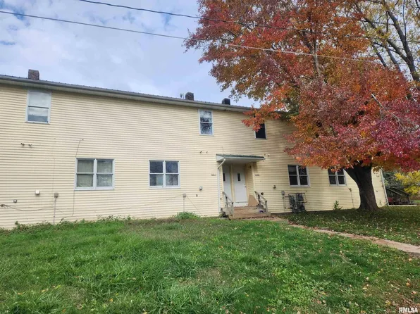 131 Wapello St, Hanover, IL 61041
