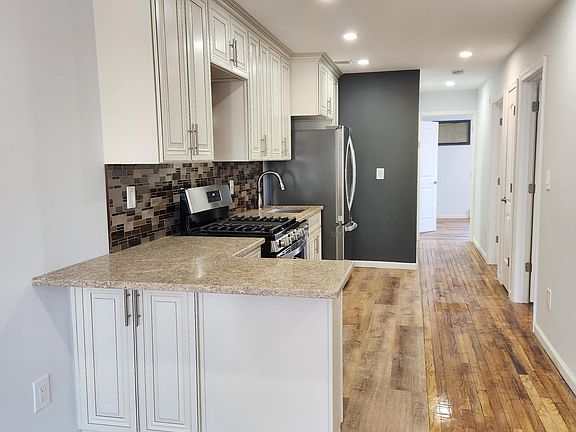 4th image of 136-24 220th Pl Floor 1