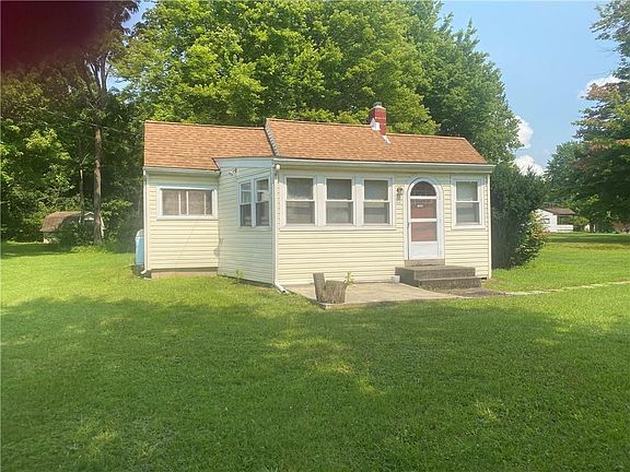 3rd image of 1396 Lakeview Dr