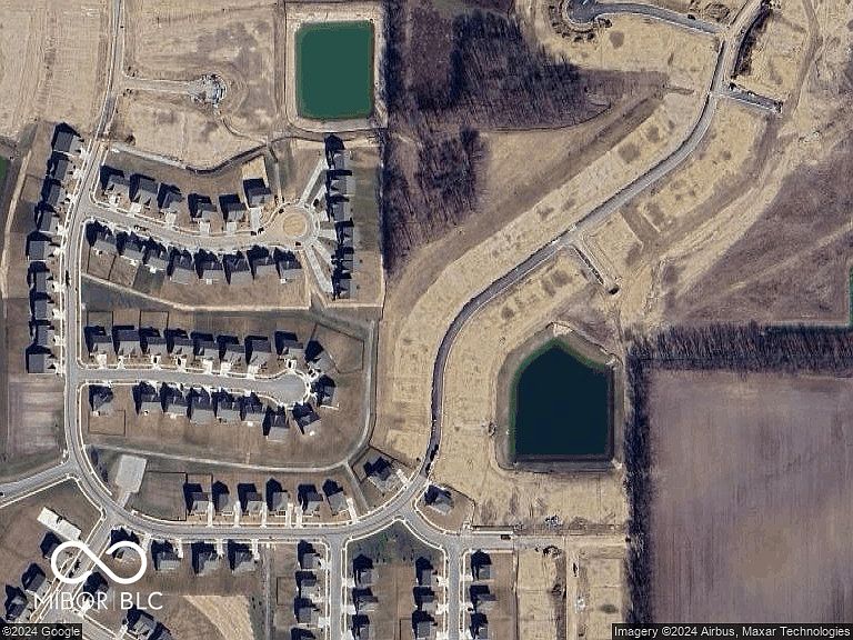 2nd image of 300 Waterford Ln