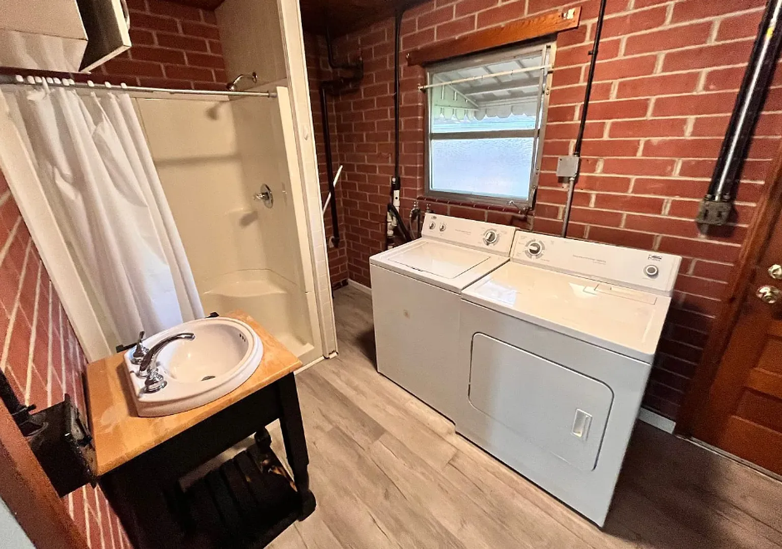 3BR, 2BA Home Close to Campus with Car Port, Washer/Dryer, Spacious Closets — Photo 3