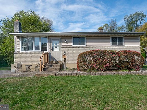 2nd image of 102 Tuscany Rd