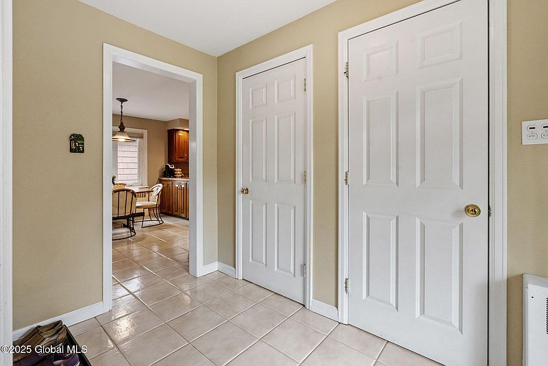 5th image of 411 Oakridge Drive