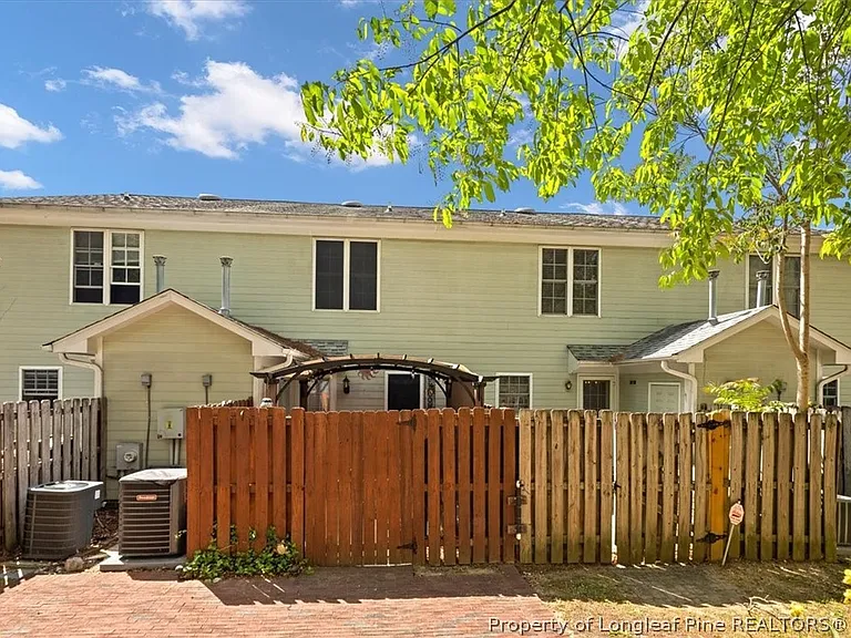 421 Cityview Ln — Photo 10