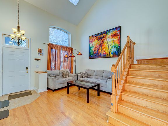 3rd image of 72 N Southport Rd