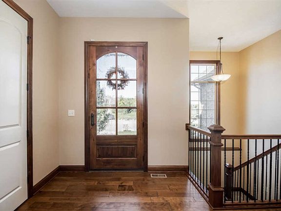 4th image of 1115 E Rosemont Pl