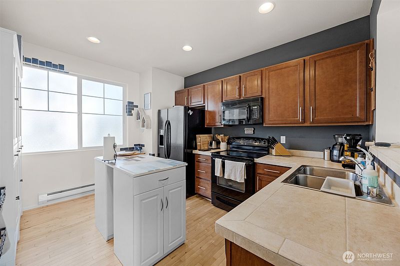4th image of 402 126th Place SE #A