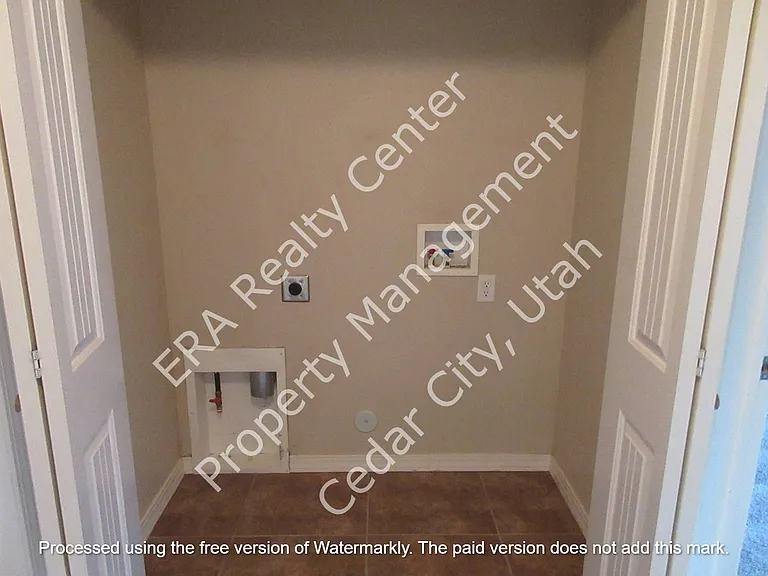 4276 W 300 N — Photo 10