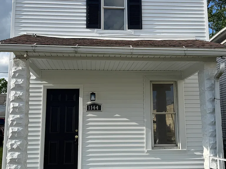 1144 Adams St — Photo 2
