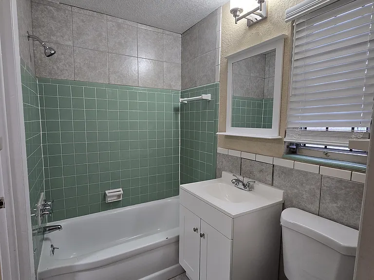 5010 Fredericksburg Ave — Photo 13