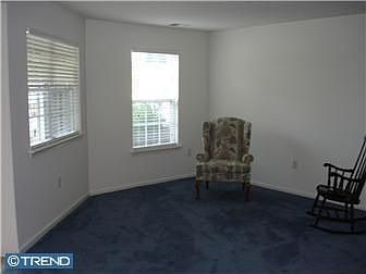 5th image of 811 Mowat Cir