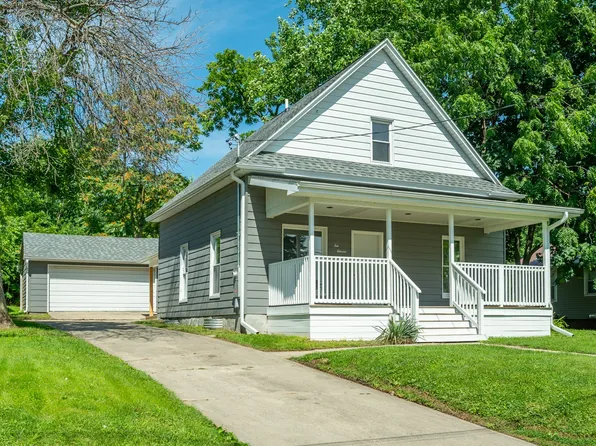 611 W 2nd St S, Newton, IA 50208