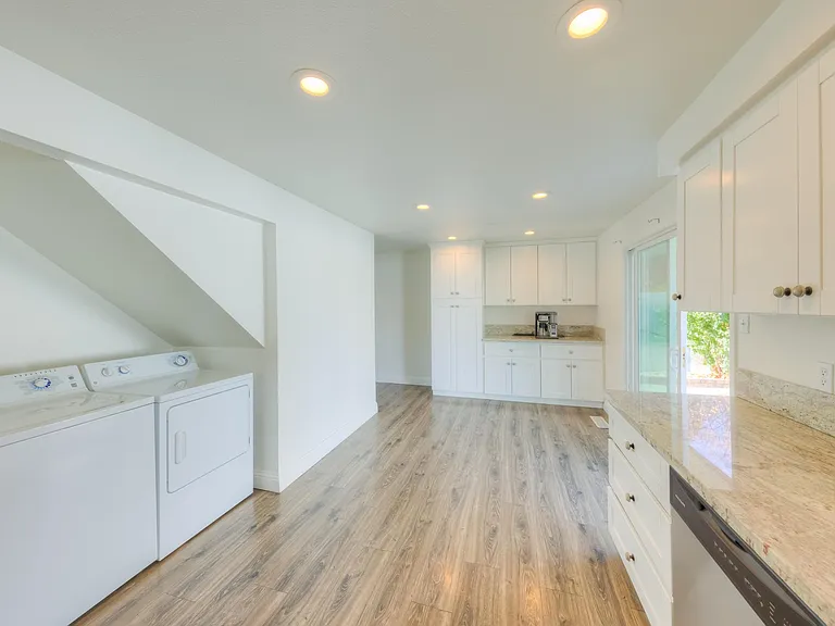 605 Autumn Hills Dr — Photo 5