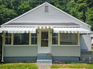 818 Georges Creek Dr, Charleston, WV