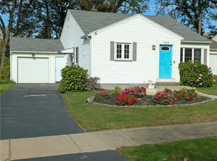564 Hurstbourne Rd, Rochester, NY 14609