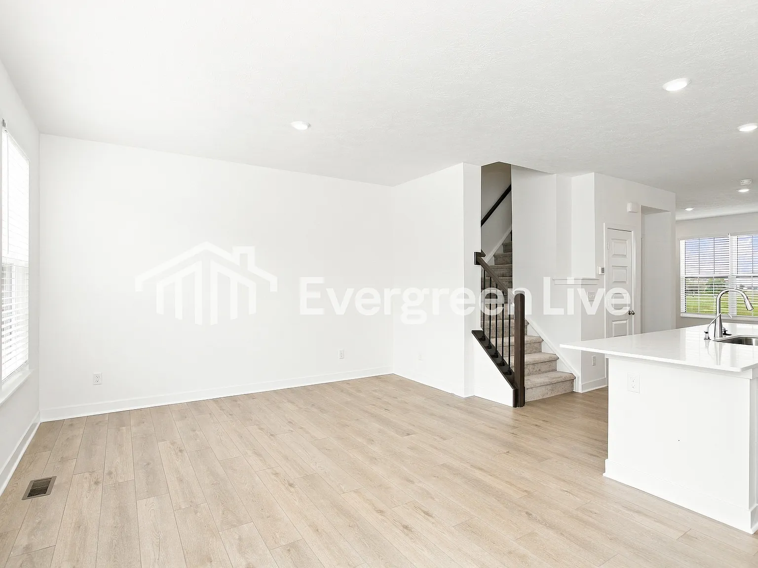 3 bed, 3.0 bath, 1710 sqft, $2,135 — Photo 3