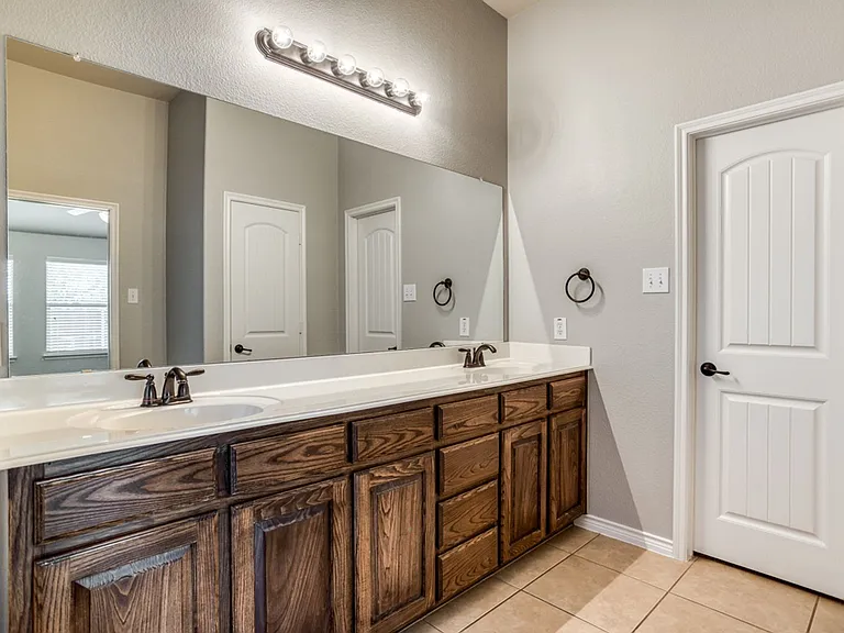 1404 Pillar Bluff Way — Photo 15
