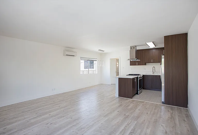 377 W Lexington Dr #9 — Photo 2