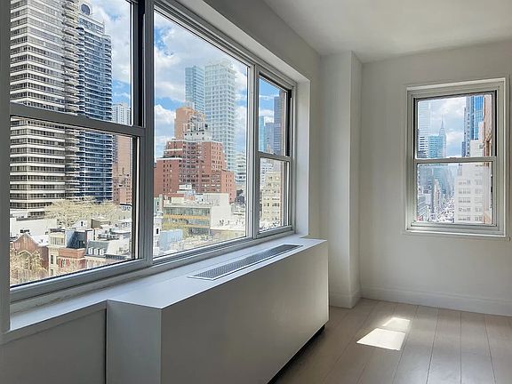 4th image of 130 E 63rd St APT 11D