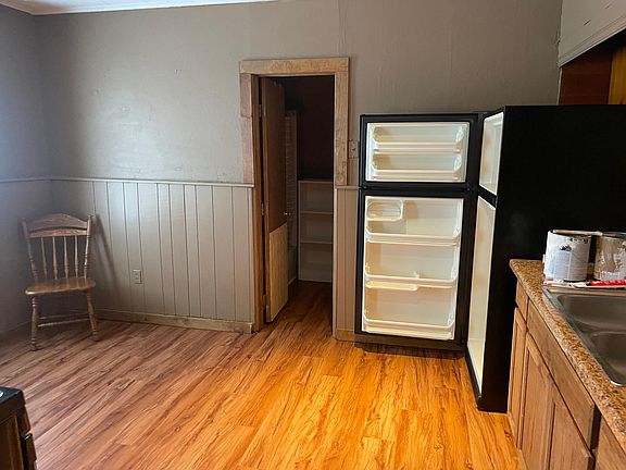 2nd image of 518 44th St