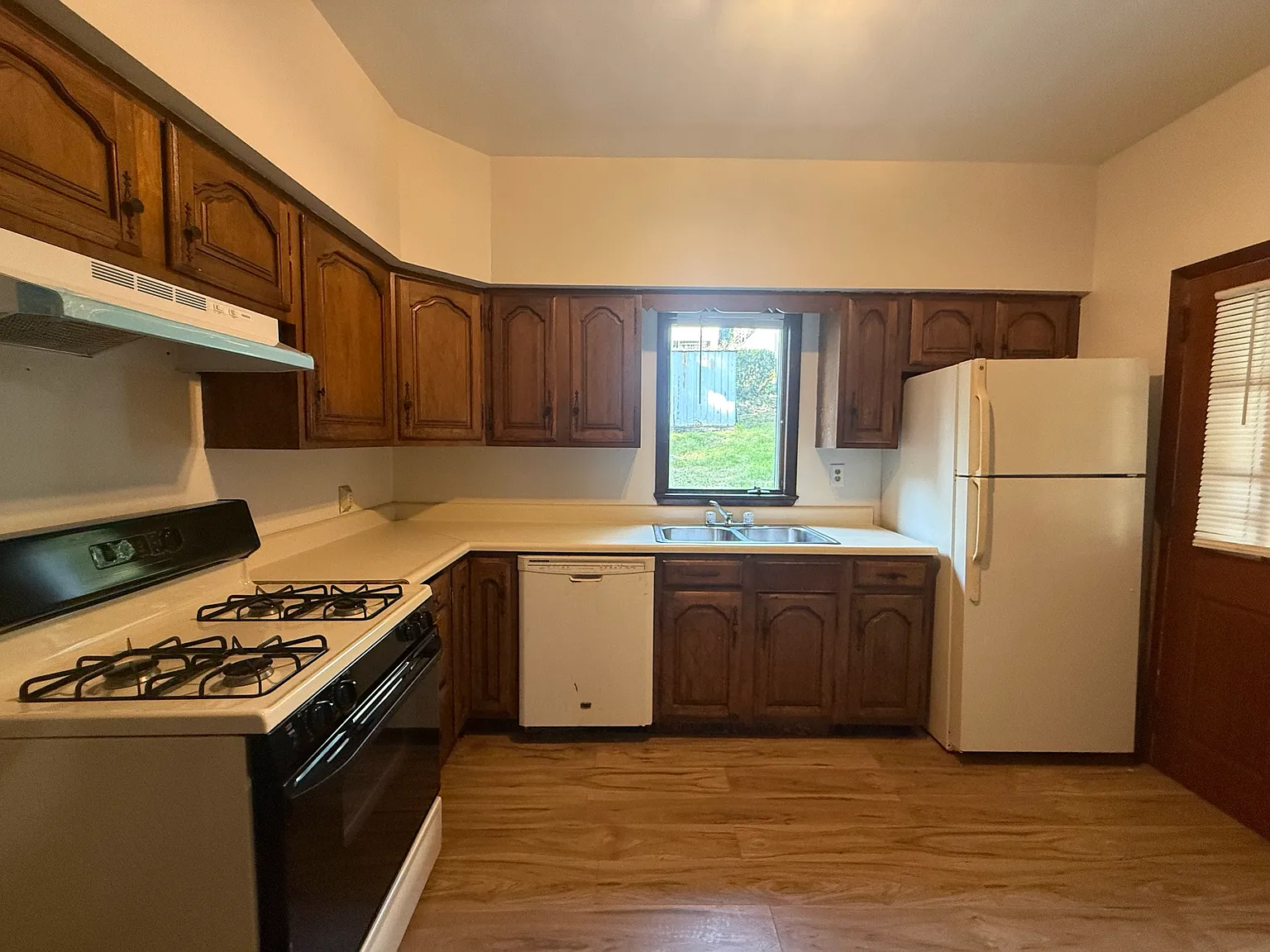 3 bed, 1222 sqft, $1,695 — Photo 3