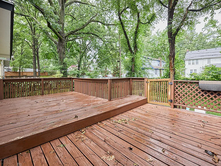 5740 Charlotte St — Photo 20