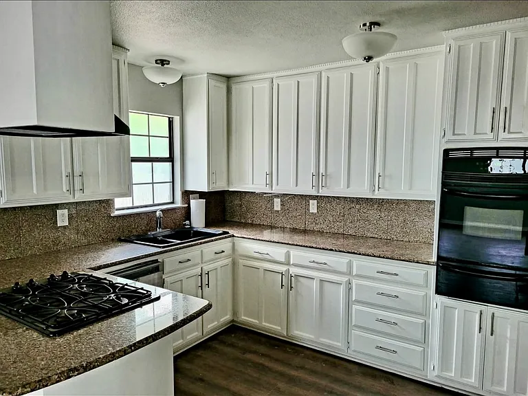 4400 Hodgkins Rd — Photo 13