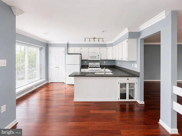84 Andover Ct — Photo 6