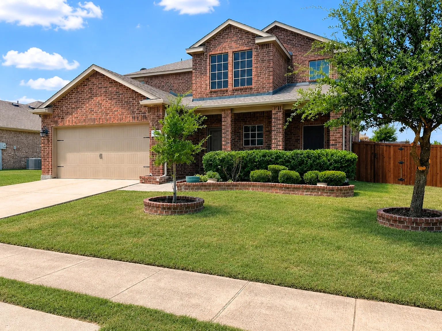5 bed, 2.5 bath, 2586 sqft, $2,500 — Photo 2